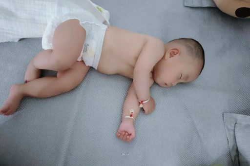 射阳几个月宝宝可以竖抱